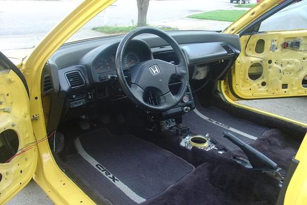 Finished with the EDM wiring upgrades. Dash and EDM goodies installed. Oh yes, the mint condition CRX floormats. Still have nickle and dime stuff to install.