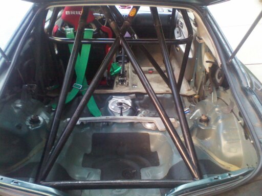 Out with the old Autopower in with the Kirk Racing 6 point cage.